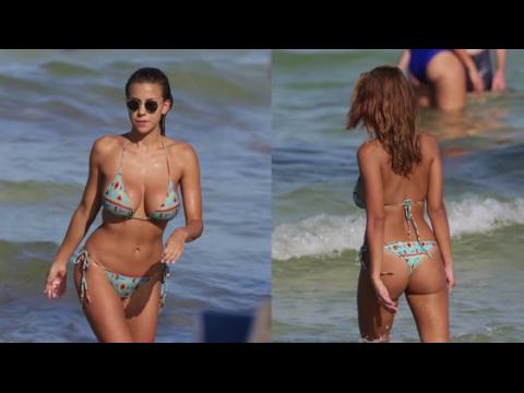 VIDEO : 'A Bikini a Day' Blogger Devin Brugman Does What She Does Best
