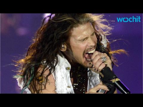 VIDEO : Steven Tyler -- Finds Love And His Dog In An Elevator