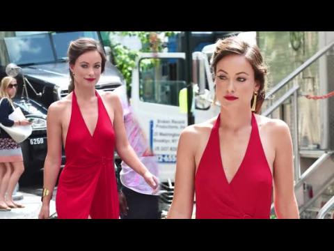 VIDEO : Olivia Wilde Looks Stunning in Red Dress While On Set