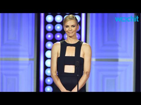 VIDEO : Charlize Theron Invited Obama to Strip Club