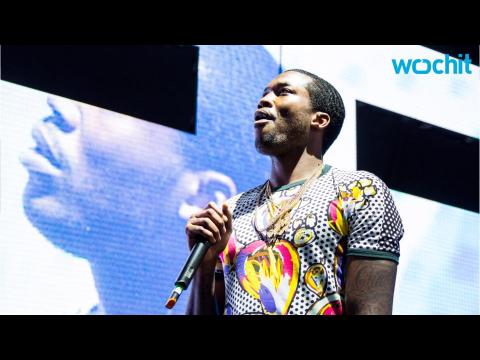VIDEO : Meek Mill's Threatens Drake With Wedgie