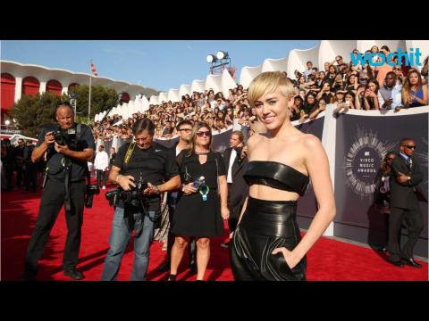 VIDEO : Miley Cyrus Instagrams Another Wild 2015 MTV VMA Promo