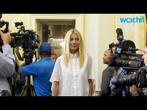 VIDEO : Gwyneth Paltrow Can't Stop Playing on Her Phone in Washington, and It's Hilarious