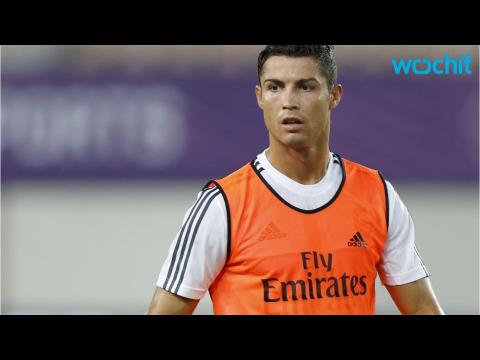 VIDEO : Cristiano Ronaldo Puts His Un-Retouched Body on Display in New Underwear Ad Campaign