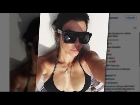 VIDEO : Kourtney Kardashian Shows Off Her Bikini Body