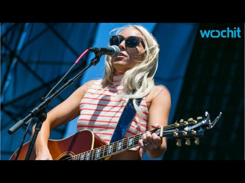 VIDEO : Ashley Monroe Records Unplugged Cover of Mellencamp's 'Pink Houses'