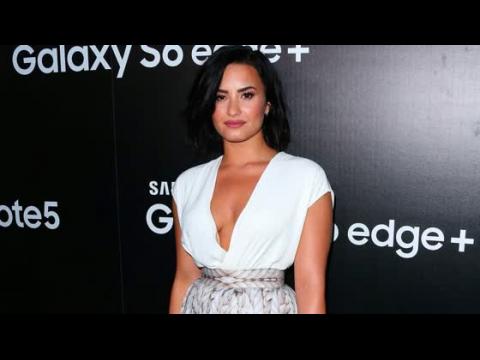 VIDEO : Demi Lovato Introduces New Puppy 'Batman' After Recent Loss of 'Buddy'