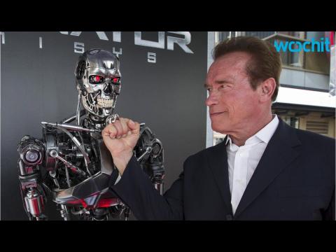 VIDEO : Arnold Schwarzenegger Tours China