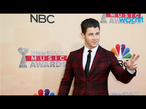 VIDEO : Nick Jonas Insists He's Single,
