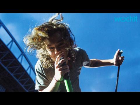 VIDEO : Harry Styles Takes Dive During 1D Concert