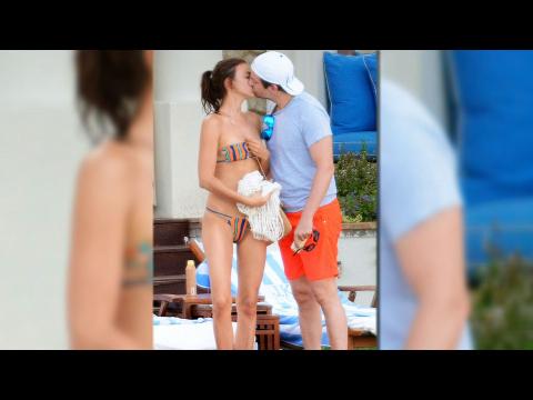 VIDEO : Bradley Cooper and Irina Shayk pack on the PDA in Italy