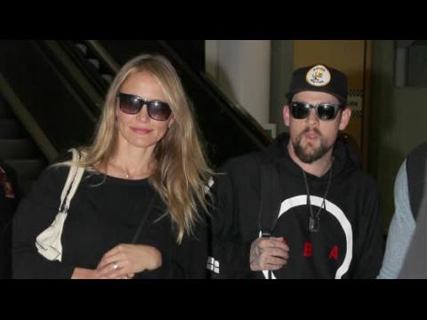 VIDEO : Cameron Diaz And Benji Madden Look Loved Up Down Under