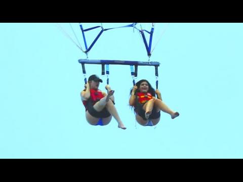 VIDEO : Khloe Kardashian and Kylie Jenner Go Parasailing in St. Barts