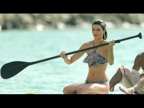 VIDEO : Bikini Clad Kendall Jenner Shows Off Her Paddle Boarding Skills