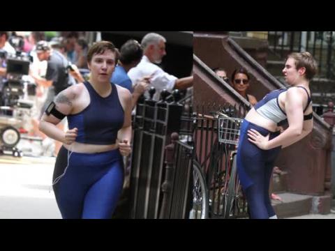 VIDEO : Lena Dunham Films 'Girls' in Workout Gear