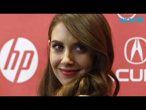 VIDEO : Alison Brie Engaged to Dave Franco