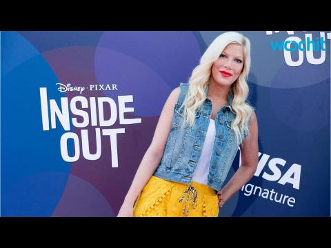VIDEO : Tori Spelling Leaves a Medical Spa With a Very Blotchy Red Face