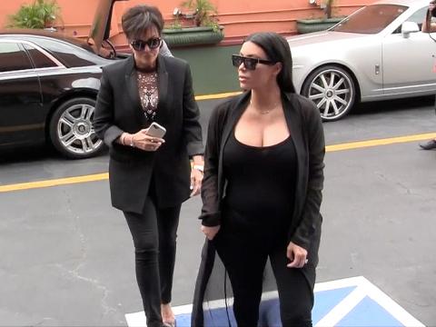 VIDEO : Exclu Vidéo : Kim Kardashian : look noir et maxi décolleté pour un déjeuner avec la 