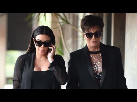 VIDEO : Kim Kardashian And Kris Jenner Have Cleavage Competition During Lunch Date