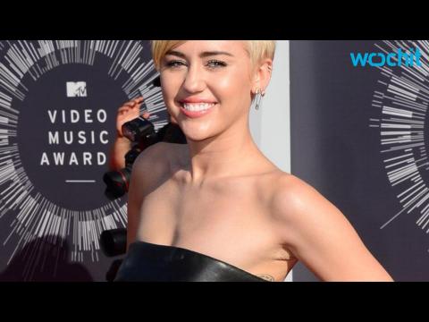 VIDEO : Miley Cyrus Goes Undercover