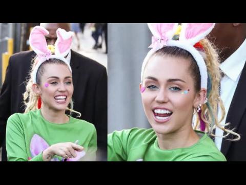 VIDEO : Smiley Miley Cyrus Hops Round To Visit Jimmy Kimmel