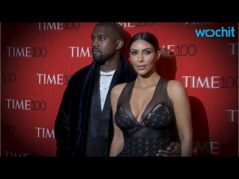 VIDEO : Kim Kardashian Poses Topless, Talks Pregnancy Weight Gain