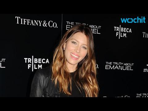 VIDEO : Jessica Biel Looks Adorably Happy During a Girls Night Out