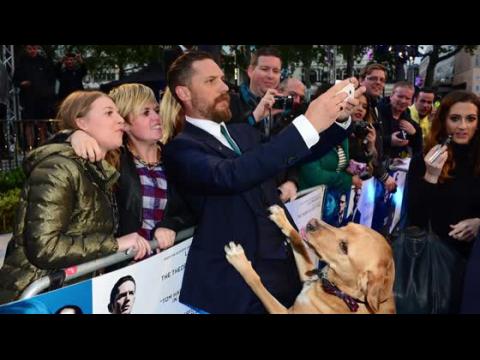 VIDEO : Tom Hardy Joined By His Pregnant Wife At Legend Premiere