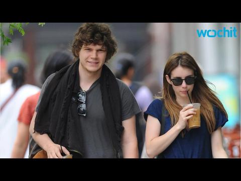 VIDEO : Emma Roberts and Evan Peters Spotted Holding Hands