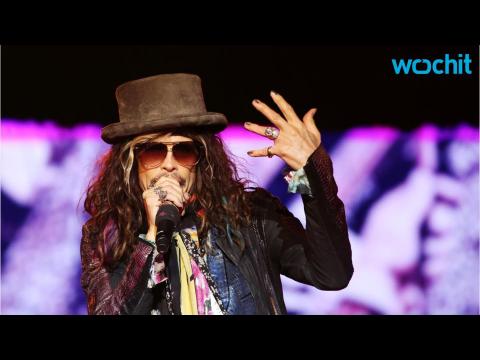 VIDEO : Steven Tyler Surprises Moscow and Performs With Street Musician