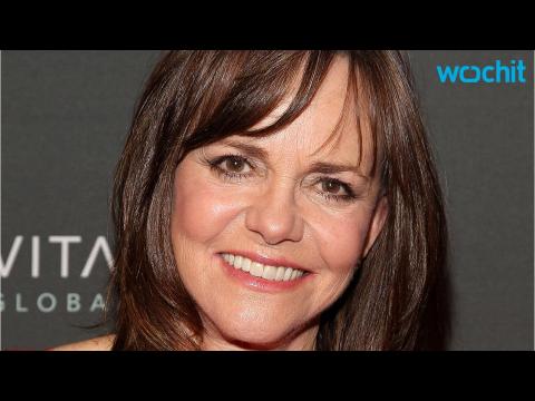 VIDEO : Sally Field, Stephen King To Be Honored By Obama