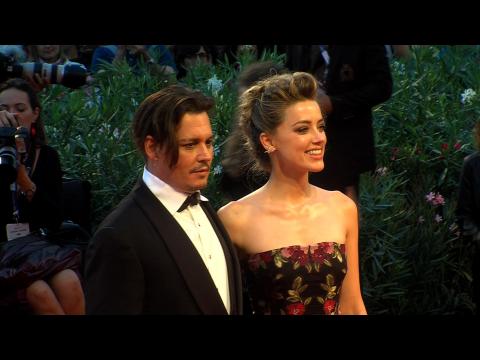 VIDEO : Johnny Depp and Amber Heard show their love on the red carpet