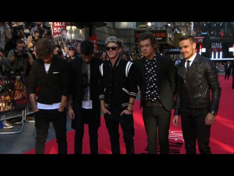 VIDEO : One Direction smash six world records