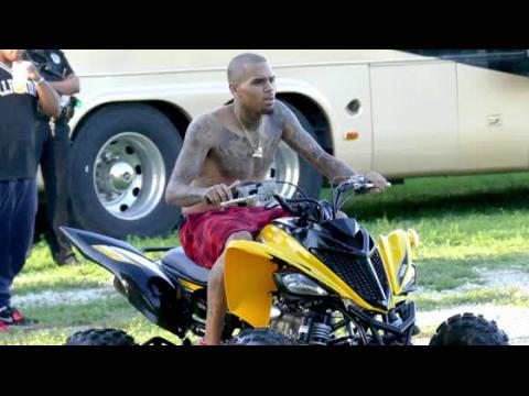 VIDEO : Chris Brown Drives Shirtless in New Video