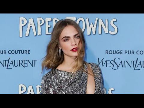 VIDEO : Cara Delevingne Joined By Fashionable Crowd For Paper Towns Premiere