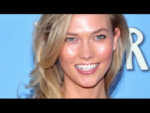 VIDEO : Fitness Addicted Model Karlie Kloss Admits That She Can't Surf