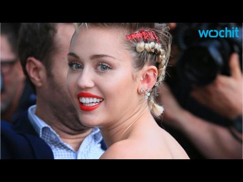 VIDEO : Miley Cyrus Waxes Her Armpits, Turns Remnants Into a Wig