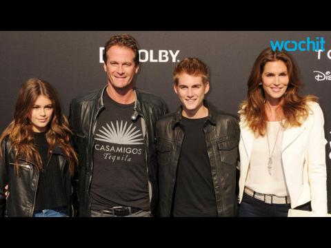 VIDEO : Cindy Crawford Shares the Cutest Family Snaps From Their Summer Vacation