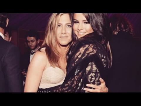 VIDEO : Jennifer Aniston a-t-elle joué les entremetteuses avec Selena Gomez et Ed Sheeran ?