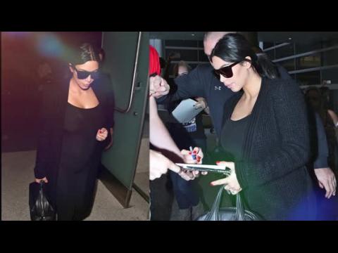 VIDEO : Kim Kardashian dévoile son petit ventre dans un justaucorps