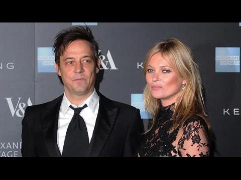 VIDEO : Kate Moss's Marriage To Rock Star Jamie Hince Is Over