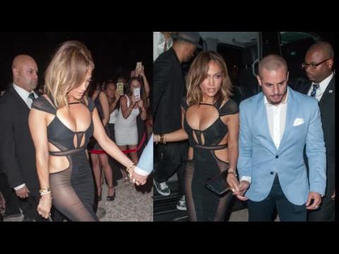 VIDEO : Jennifer Lopez Bares Flawless Figures For 46th Birthday