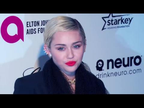 VIDEO : Miley Cyrus questionne l'exemple que donne Taylor Swift