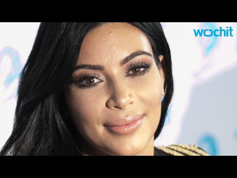 VIDEO : Kim Kardashian Shows Off Her Growing Baby Bump