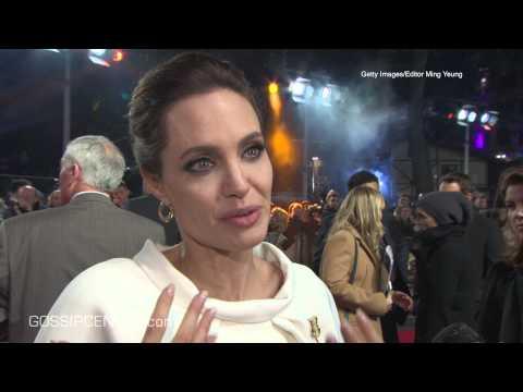 VIDEO : Angelina Jolie Struggled Directing Fight Scenes with Brad Pitt in ?By the Sea?
