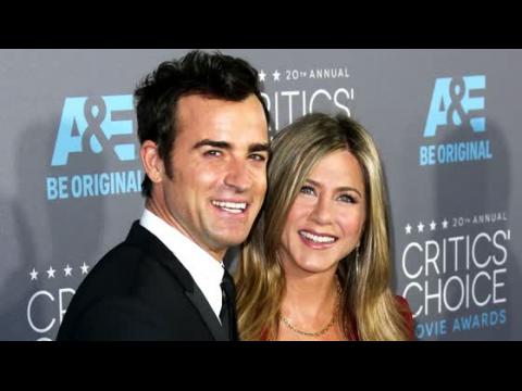 VIDEO : Jennifer Aniston and Justin Theroux Honeymoon in Bora Bora with Friends