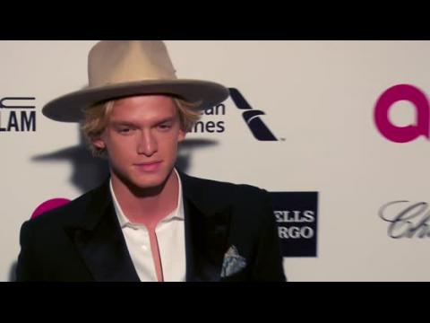 VIDEO : Cody Simpson prte son compte Twitter pour une bonne cause