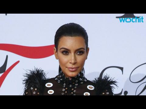 VIDEO : Kim Kardashian Bares Her Baby Bump on a Family Beach Day