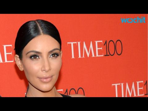 VIDEO : Kim Kardashian Flashes Her Bare Baby Bump