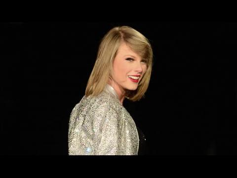 VIDEO : Taylor Swift Gets Choked Up on Stage Talking About Cancer